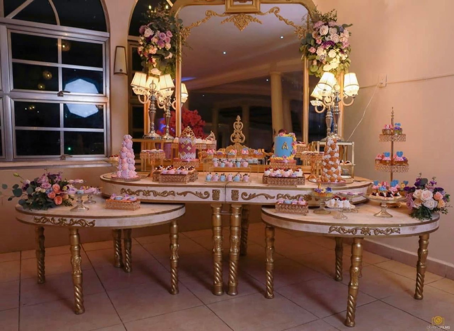 Mesa de postres esmeralda para XV años