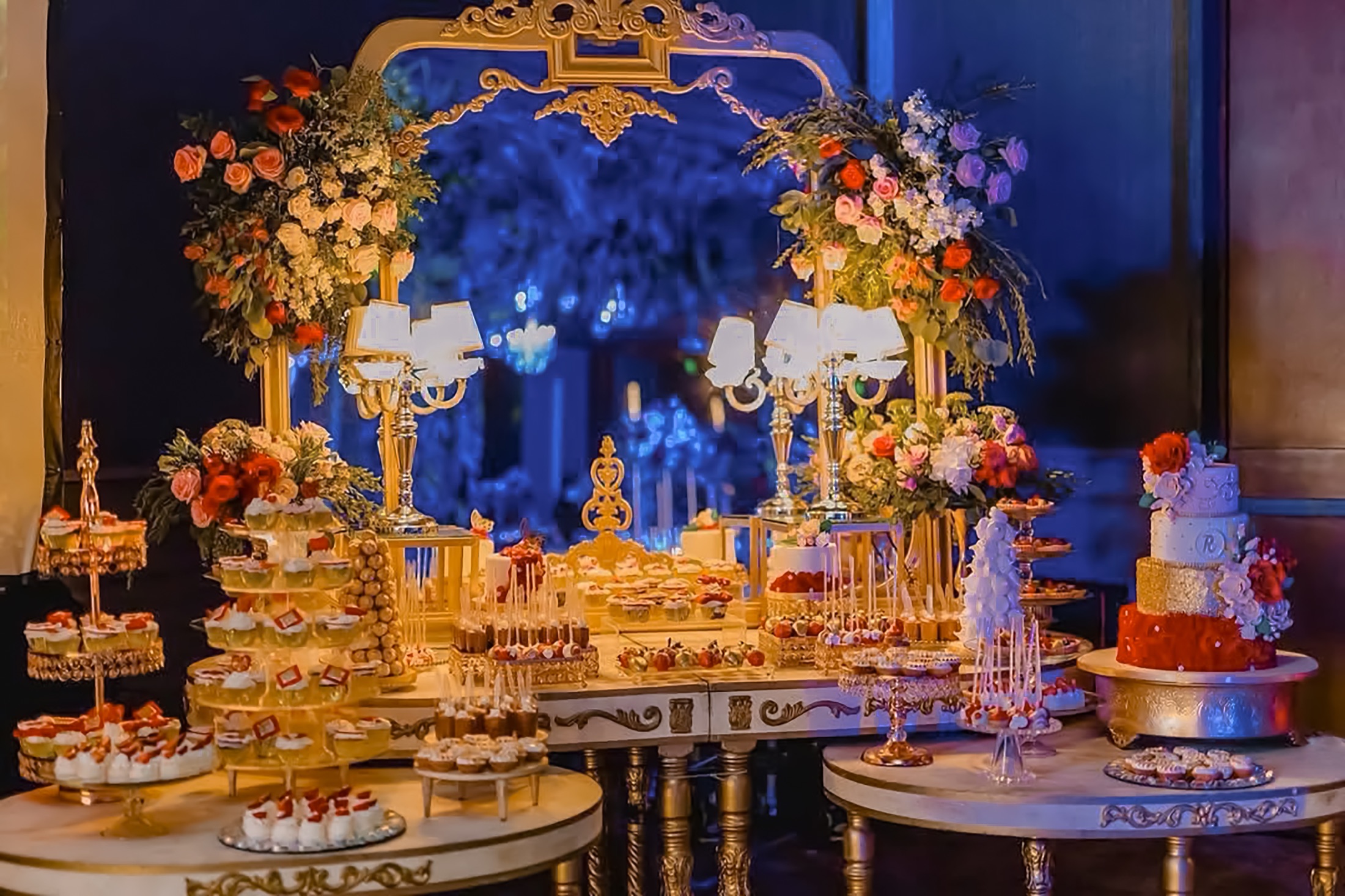 Mesa de postres de gala para XV años